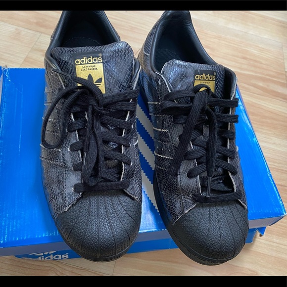 all black shell tops